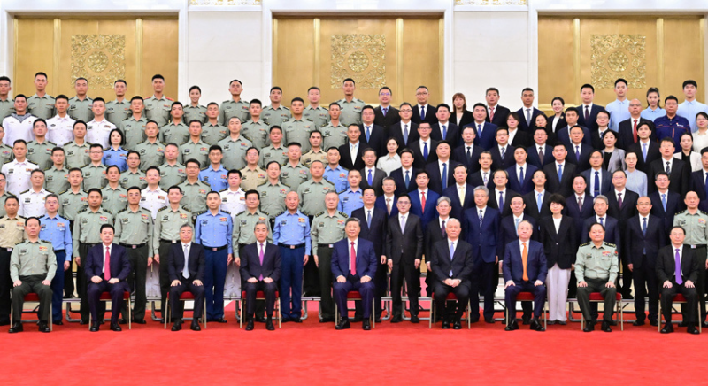 習近平親切接見中國人民抗日戰(zhàn)爭暨世界反法西斯戰(zhàn)爭勝利80周年紀念活動籌辦工作各方面代表